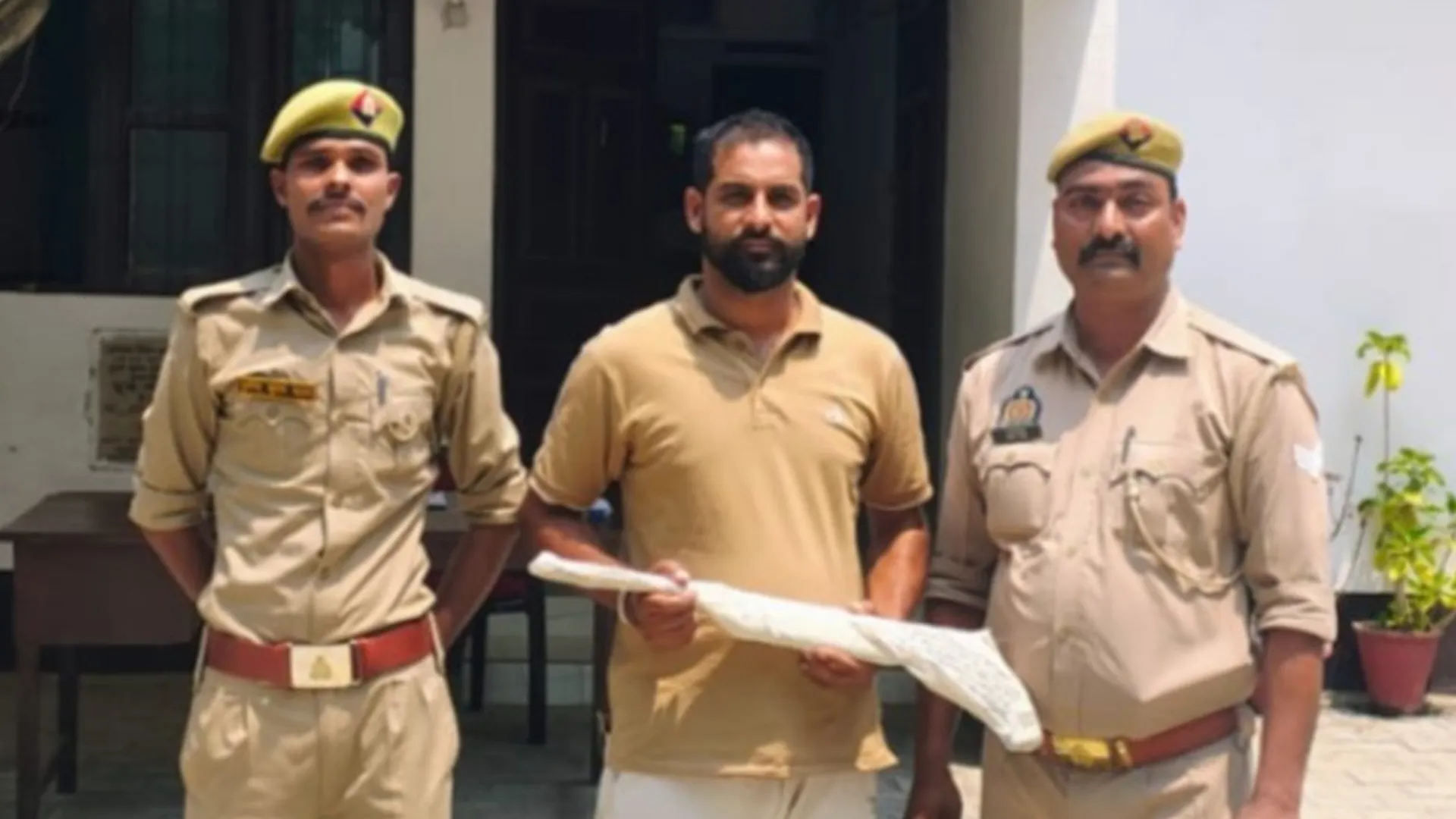 लखीमपुर खीरी : वीडियो वायरल होने के बाद 315 बोर की अद्धी के साथ आरोपी गिरफ्तार