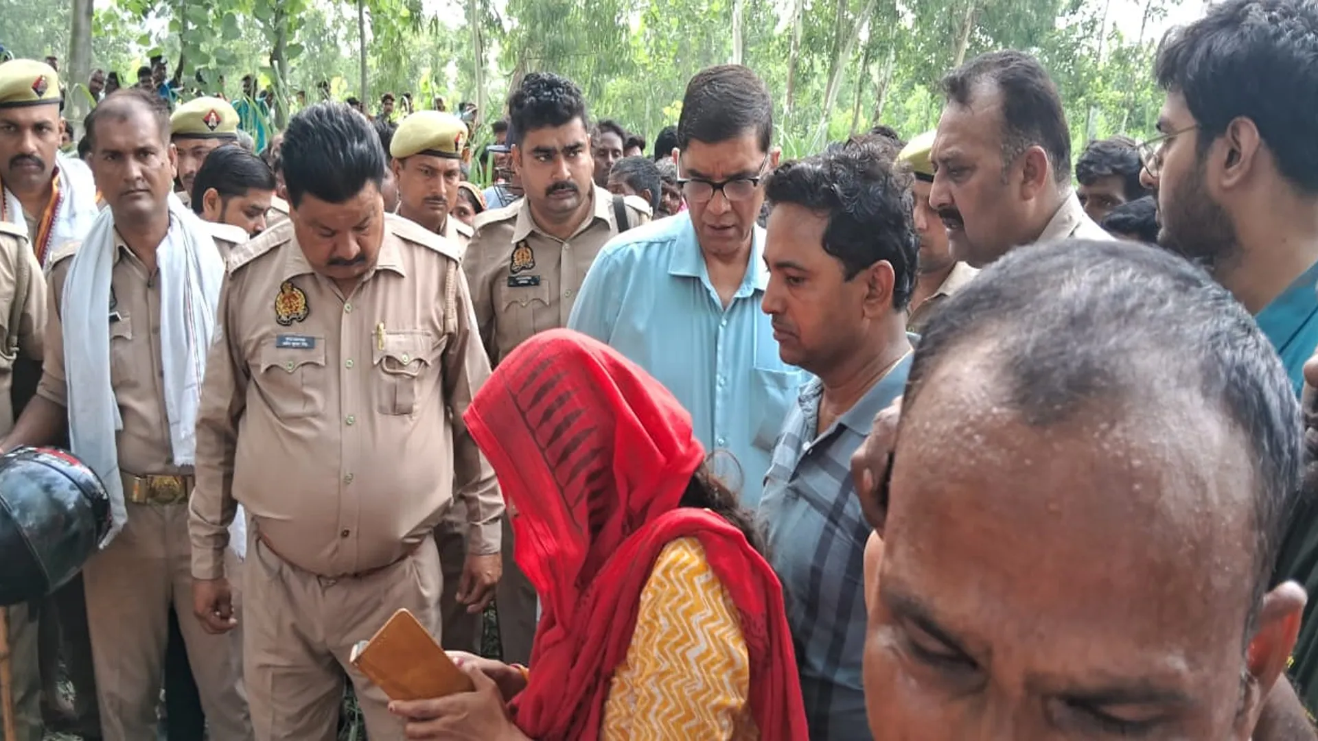 पीलीभीत: बाघ ने ली एक और जान, खेत पर सिंचाई कर रहे ग्रामीण को बनाया निवाला...DM समेत कई अफसर पहुंचे