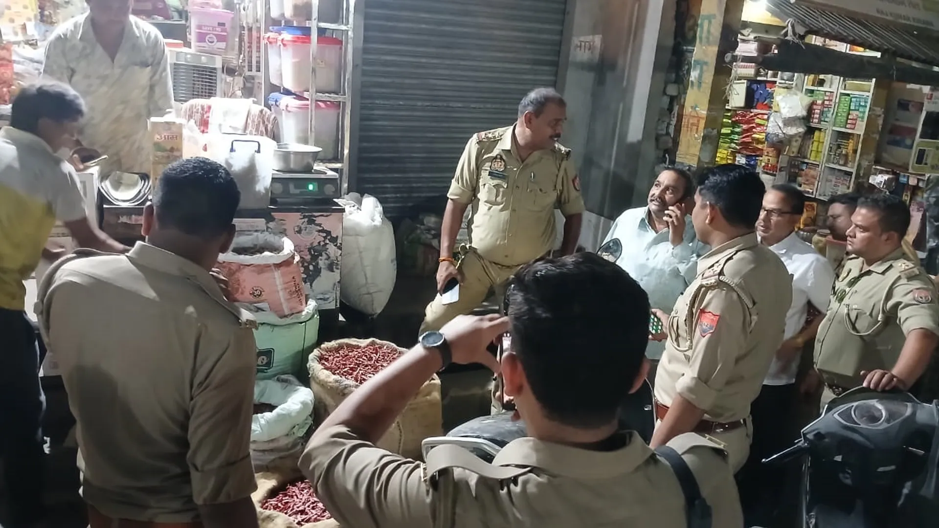 कासगंज : किराना व्यापारी का तीन लाख रुपये से भरा बैग चोरी