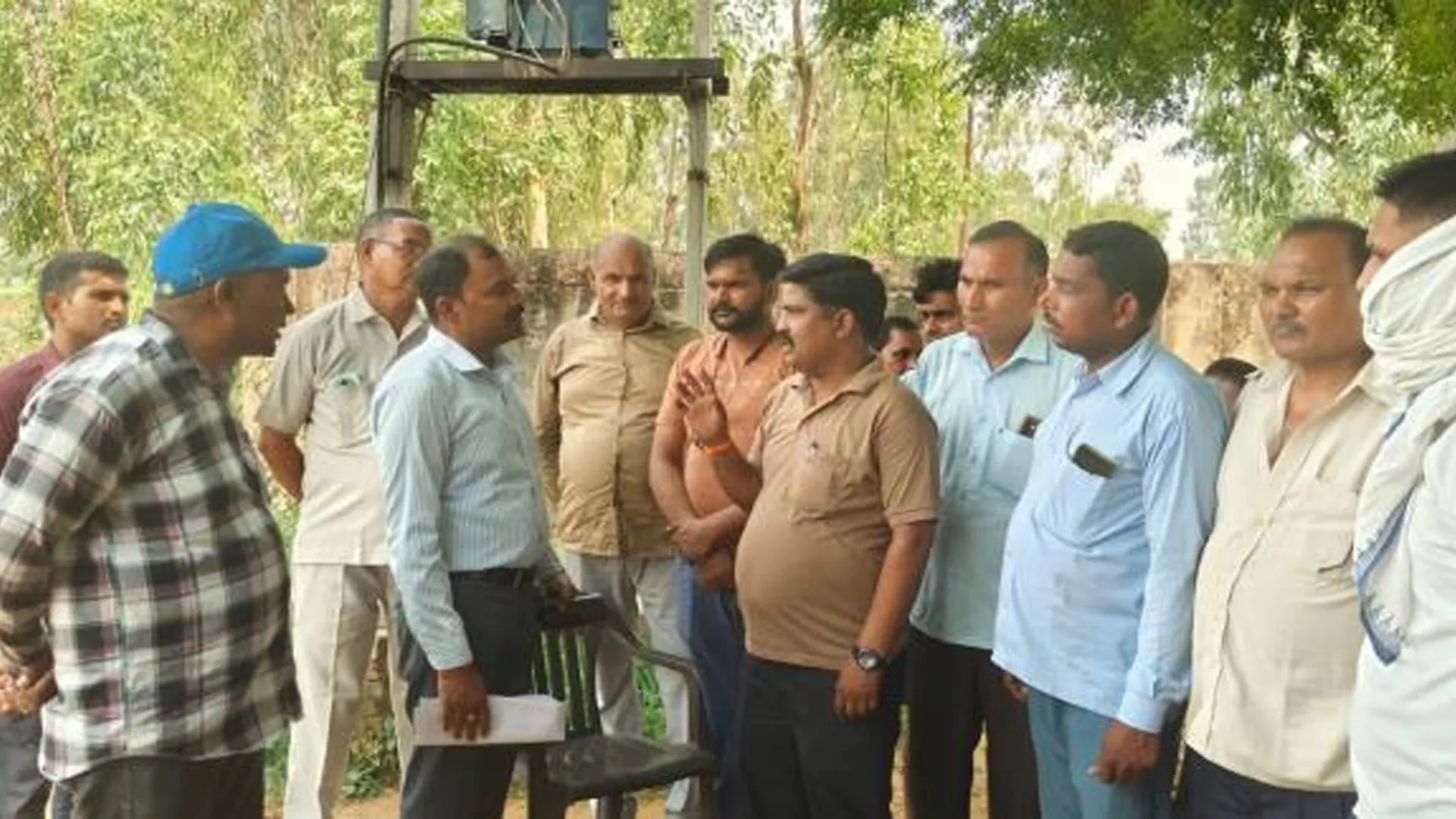 अमरोहा : भाकियू भानू ने बिजलीघर पर किया प्रदर्शन