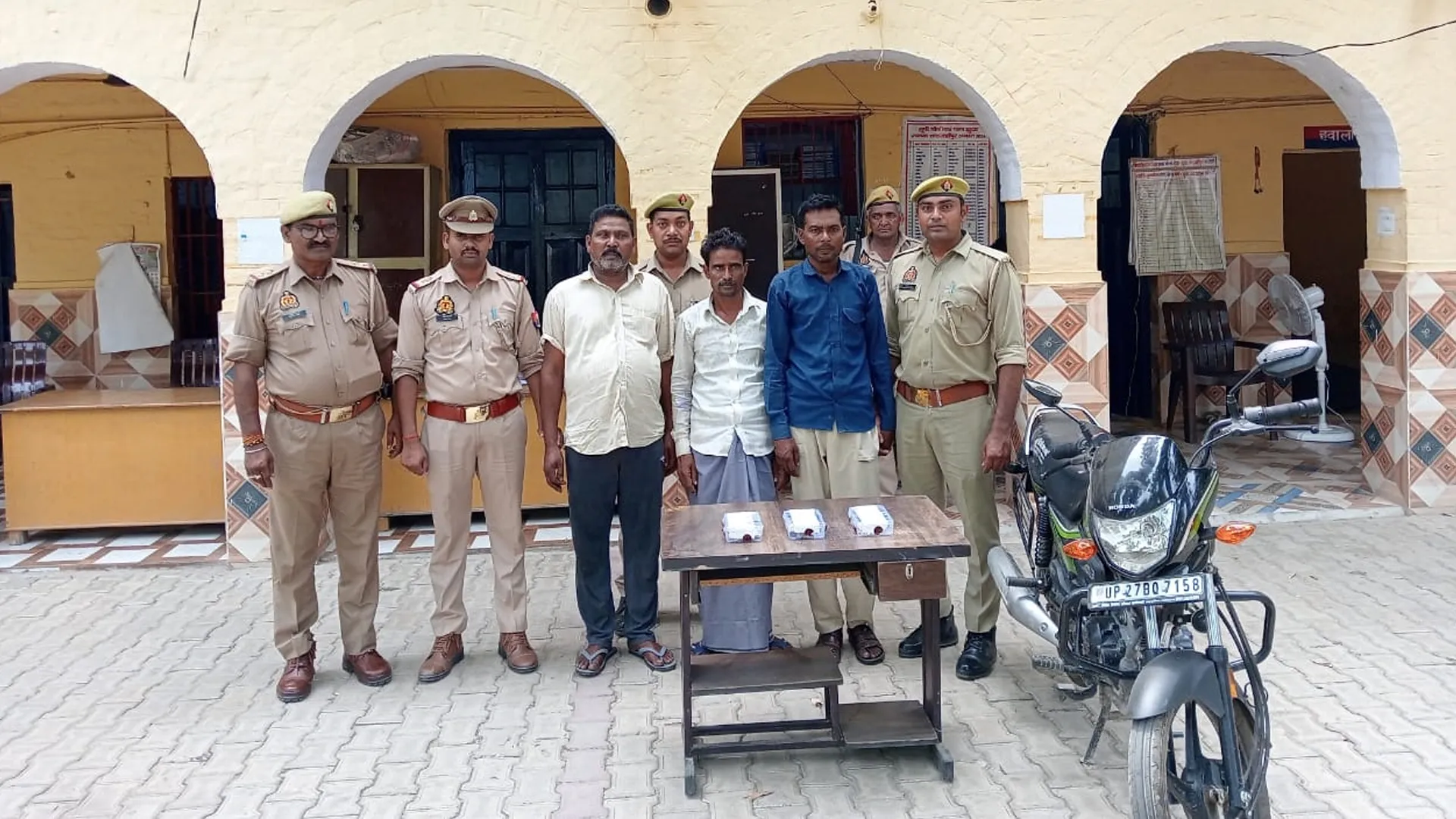 शाहजहांपुर: वाहन चेकिंग के दौरान तीन शातिर चोर गिरफ्तार, कई घटनाओं का खुलासा