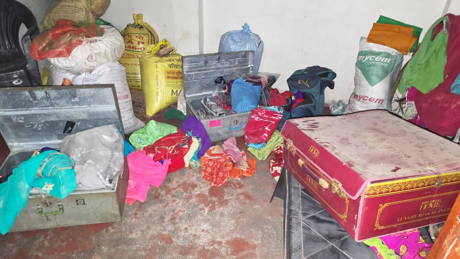 लखीमपुर खीरी : एक ही रात में तीन घरों से जेवर-नगदी चोरी, मोहल्ले में मचा हड़कंप