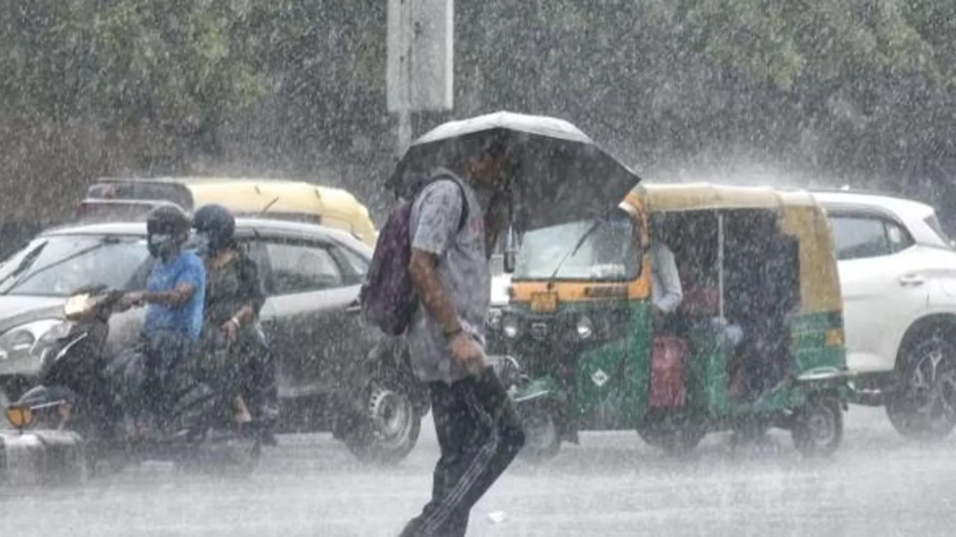 संभल : आधा घंटे की झमाझम बारिश से मौसम खुशनुमा