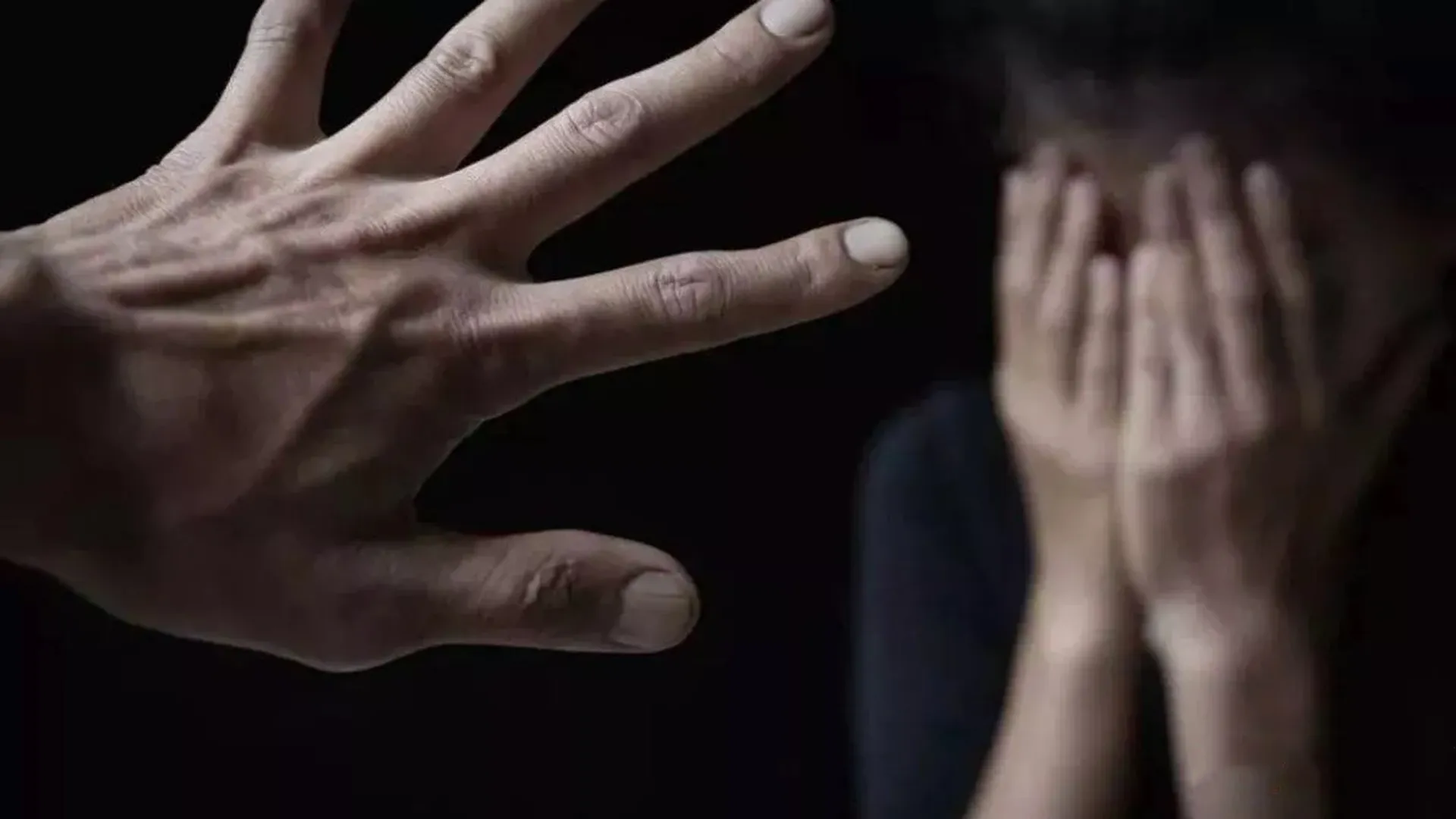 शाहजहांपुर: तत्कालीन प्रभारी अधीक्षक व पूर्व जिपं सदस्य के खिलाफ दुष्कर्म की रिपोर्ट दर्ज