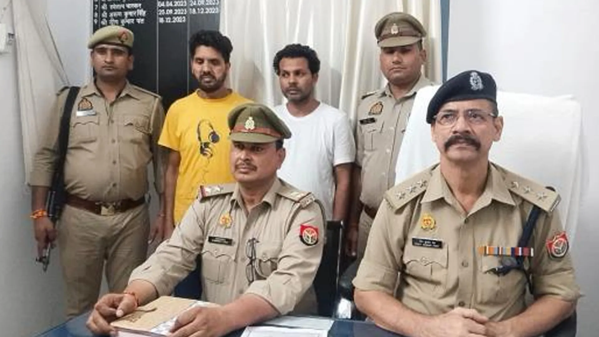 अमरोहा : 25-25 हजार के इनामी ठगों को पुलिस ने दबोचा