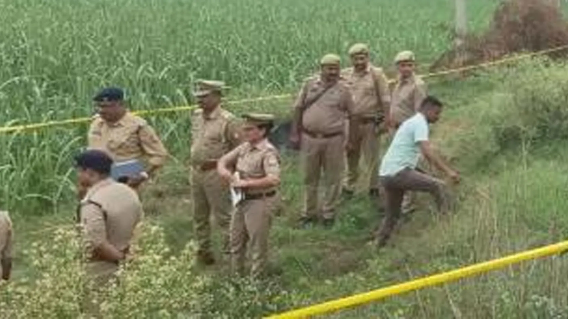 अमरोहा : गन्ने के खेत में मिला युवक का शव, शरीर पर थे चोट के निशान