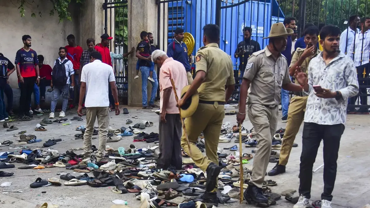 किसने लिया RCB की जीत पर जश्न का फैसला? बेंगलुरु भगदड़ पर हाईकोर्ट सख्त, कर्नाटक सरकार से पूछे 9 सवाल