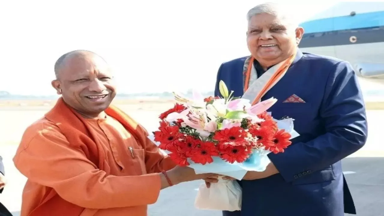 आगरा: उपराष्ट्रपति ने की योगी आदित्यनाथ की अहिल्याबाई होल्कर से तुलना, जानें क्या कहा...