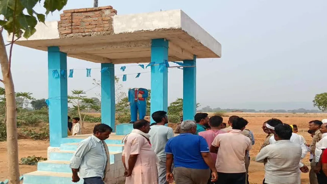 मिर्जापुर: अराजक तत्वों ने तोड़ी आंबेडकर की प्रतिमा, गांव में तनाव, जानिए क्या बोली पुलिस 