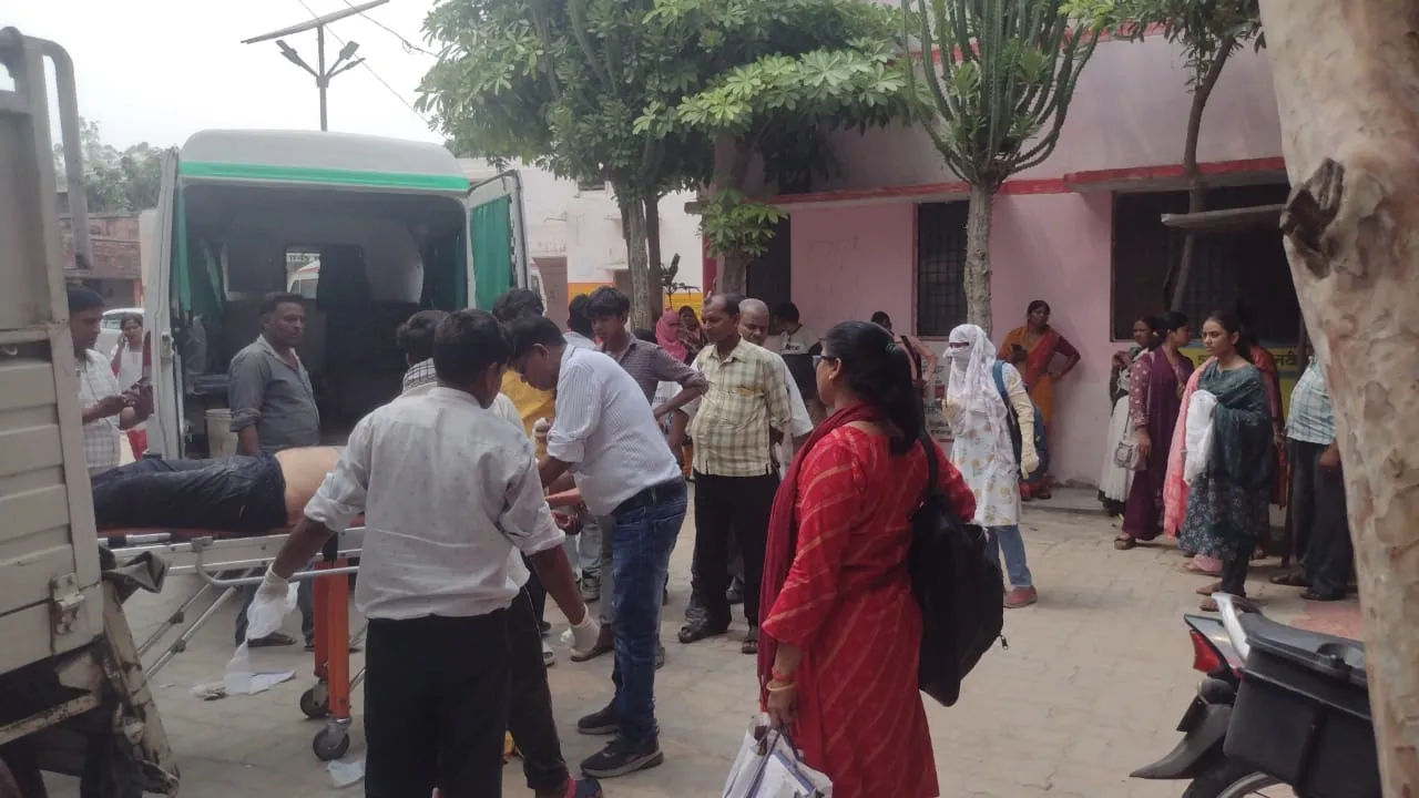 सुलतानपुर: अयोध्या से लौट रहे श्रद्धालुओं की कार पेड़ से टकराई, सात घायल, पांच की हालत गंभीर