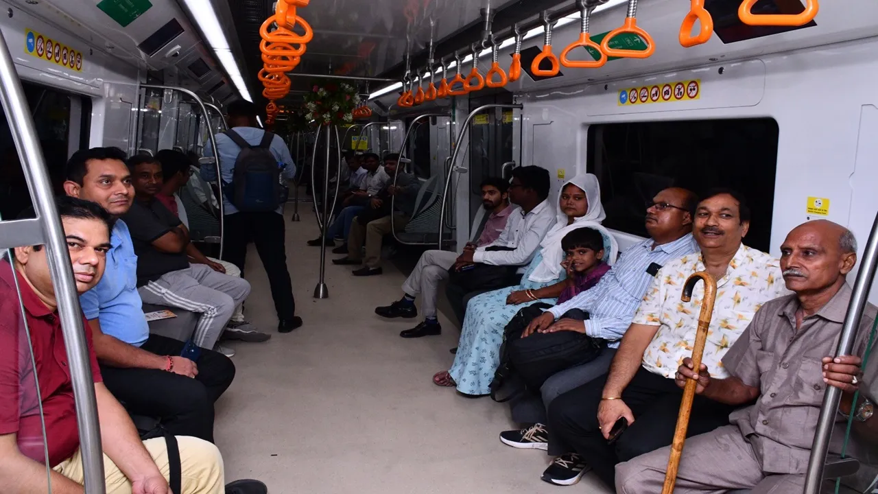 कानपुर: 11 दिनों में 3 लाख ने की मेट्रो की सवारी, अब टाइम बढ़ने की बारी
