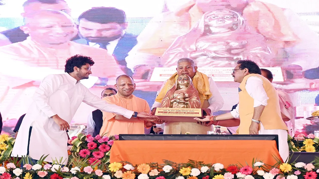 धनखड़ और सीएम योगी ने की अहिल्याबाई होल्कर जयंती समारोह में शिरकत, उपराष्ट्रपति ने विपक्ष पर साधा निशाना