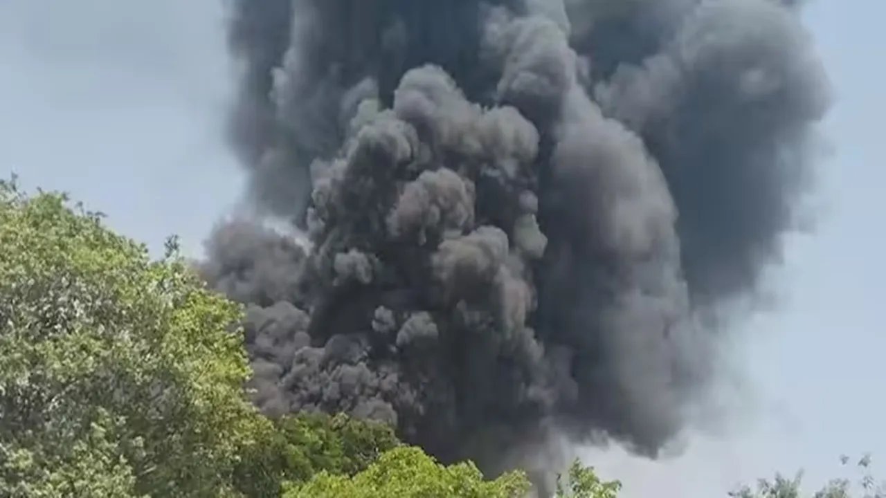 Ahmedabad plane crash:  एअर इंडिया के चेयरमैन बोले- आपातकालीन प्रतिक्रिया दलों की सहायता के लिए हर संभव प्रयास किया जा रहा