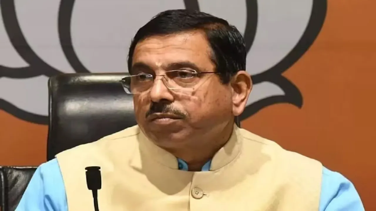 कांग्रेस विपक्ष में बैठने लायक भी नहीं... बोले प्रह्लाद जोशी- हमें खरगे से प्रमाणपत्र की जरूरत नहीं