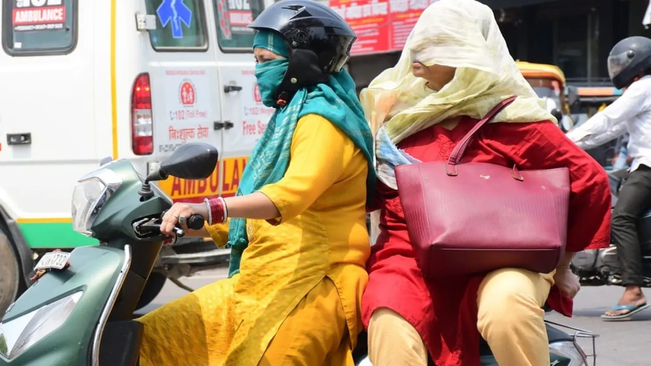 बाराबंकी में गर्मी का कहर: पारा 44 पार, जनता बेहाल, बिजली संकट ने रुलाया