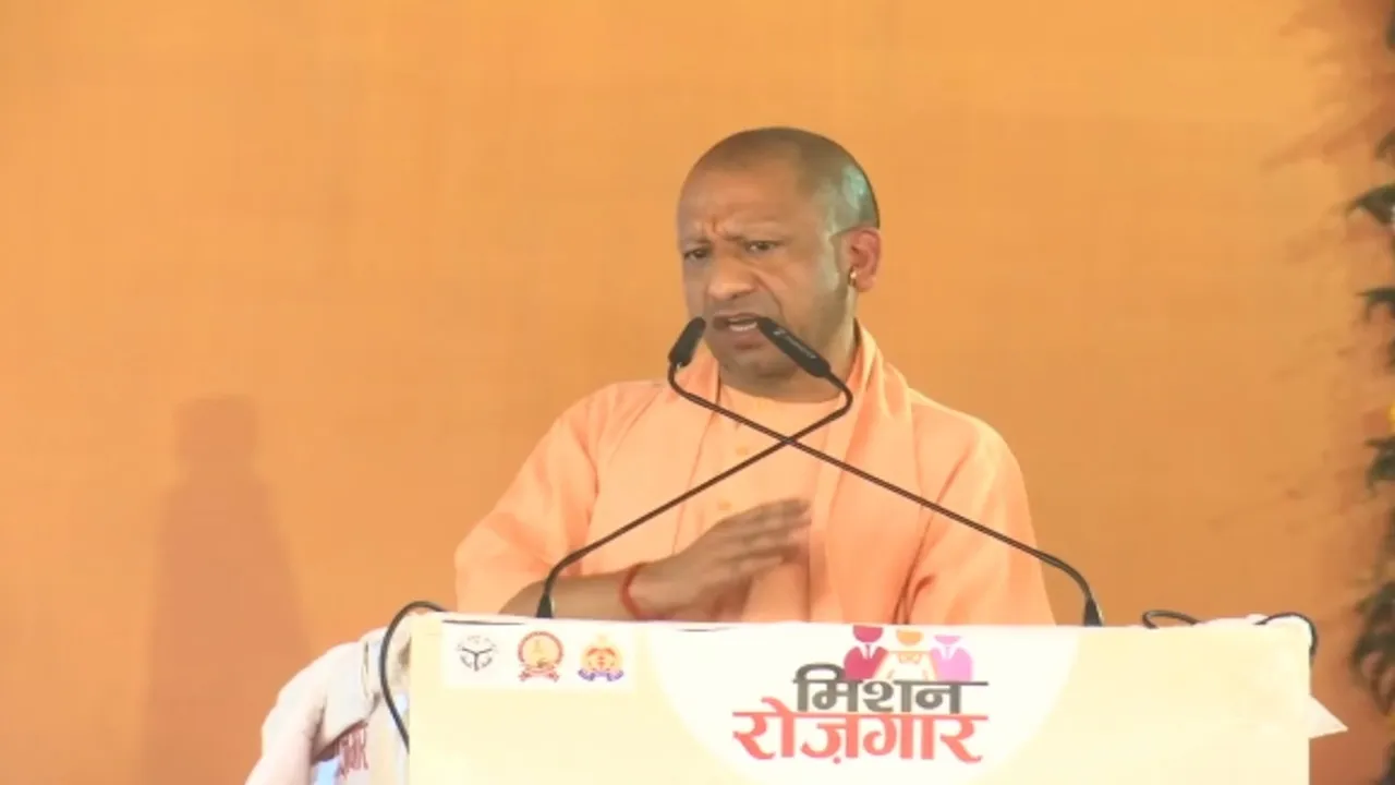 CM योगी ने यूपी पुलिस को बताया सामाजिक विश्वास का प्रतीक, कहा- 2017 से पहले भर्ती में हावी था भाई-भतीजावाद और भ्रष्टाचार