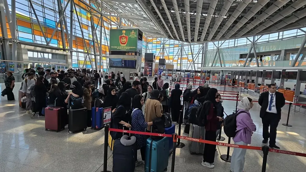 Operation Sindhu: भारत ने ईरान से 292 और भारतीयों को निकाला, जानिए अबतक कितने नागरिकों की हुई वापसी