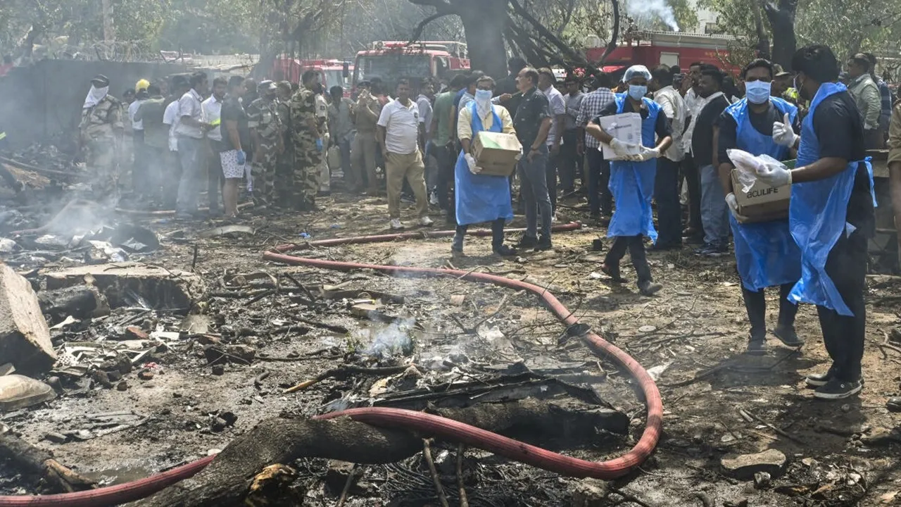 Ahmedabad plane crash: भारत में ही है दुर्घटनाग्रस्त विमान का ब्लैक बॉक्स, बोले मंत्री नायडू- एआईबी कर रहा इसकी जांच 