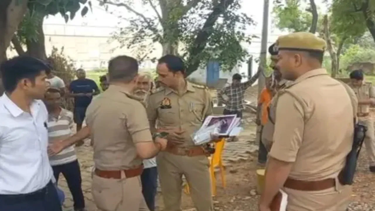 Hathras: मंदिर के पास खून से लथपथ मिला साध्वी का शव, साथी पर हत्या की आशंका