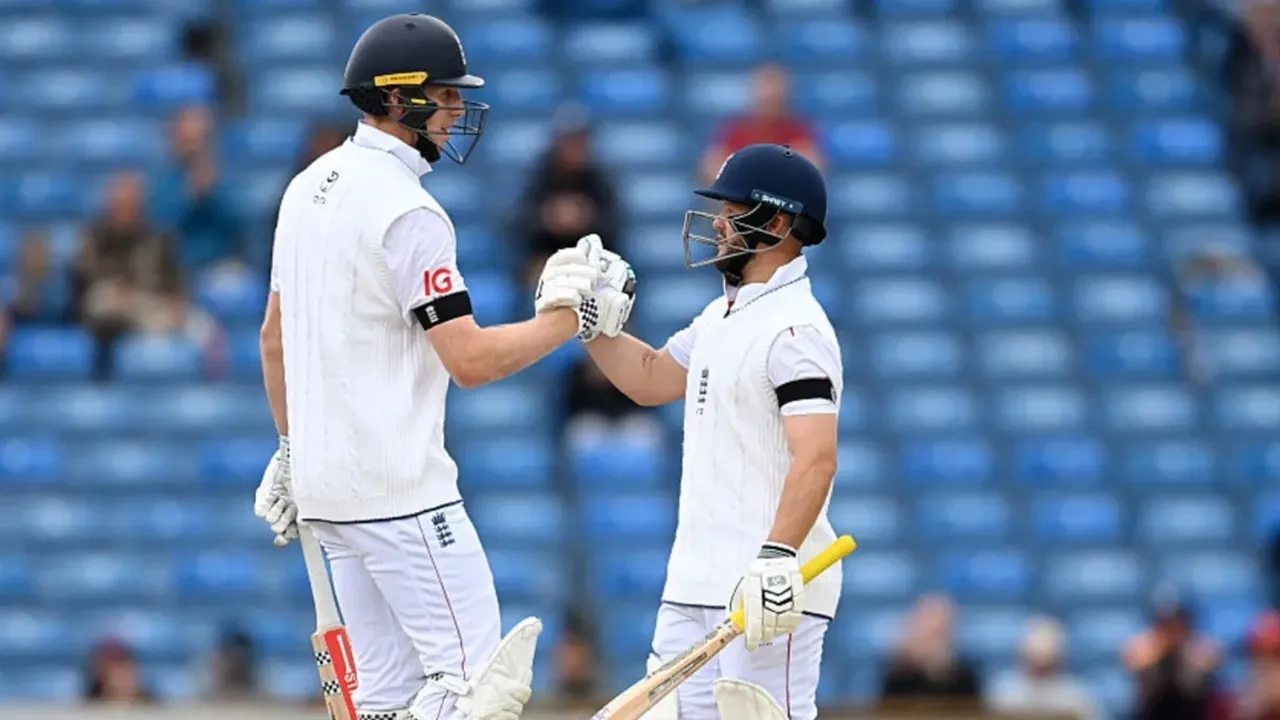  IND vs ENG: जैक क्रॉली और बेन डकेट ने इंग्लैंड को दिखाई जीत की झलक, भारत को विकेट की दरकार 