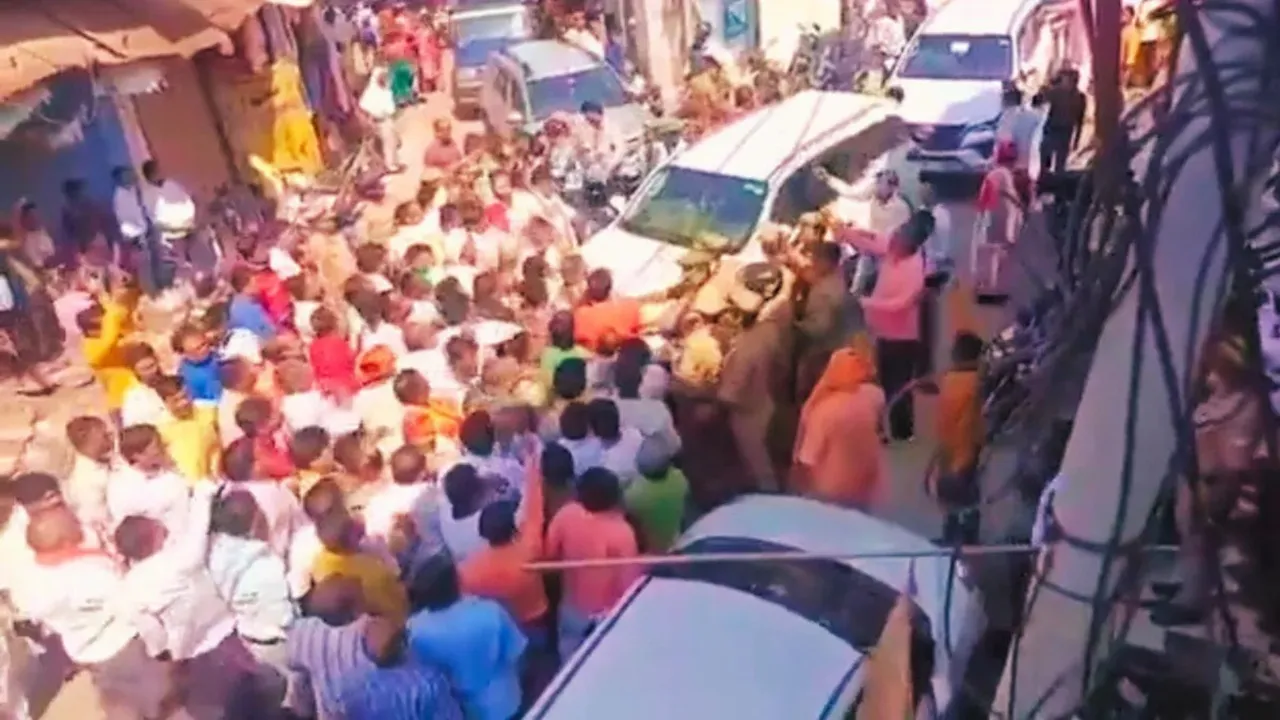 UP: गोरखपुर में नेता प्रतिपक्ष माता प्रसाद पर हमला, सपा ने की सख्त कार्रवाई की मांग