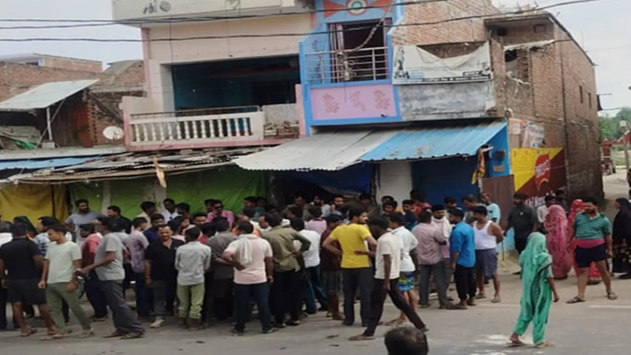 प्रतापगढ़ में सनसनीखेज वारदात: दम्पती समेत तीन का कमरे में बिस्तर पर मिला शव, नानी और 6 माह का बच्चा सुरक्षित 