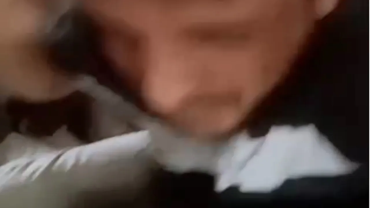 लखनऊ: पुलिस वैन में सजायाफ्ता बंदी की पिटाई, तमाशबीन बनी पुलिस