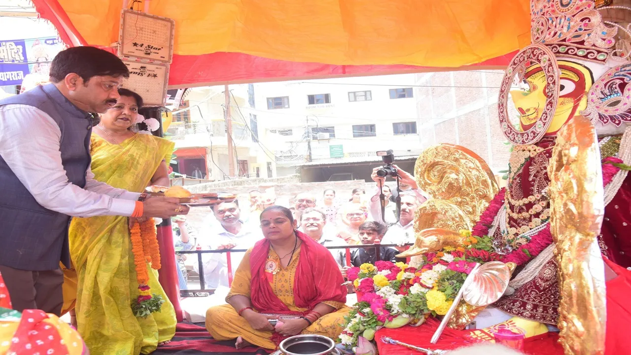 प्रयागराज: श्रद्धा के साथ निकली भगवान जगन्नाथ की रथ यात्रा, मंत्री नन्द गोपाल ने उतारी आरती 