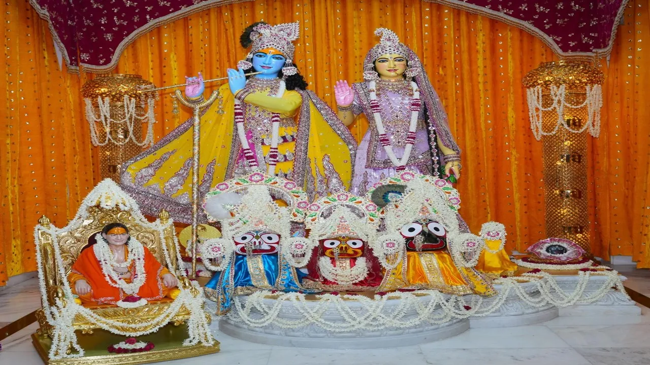 प्रतापगढ़: भक्ति धाम में भगवान जगन्नाथ को लगाया गया भोग, निकाली भव्य रथ यात्रा