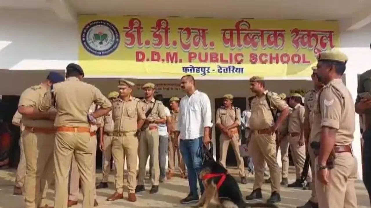 देवरिया में स्कूल प्रबंधक की सोते समय धारदार हथियार से हत्या, कुल्हाड़ी से ताबड़तोड़ वार कर धड़ से सिर किया अलग