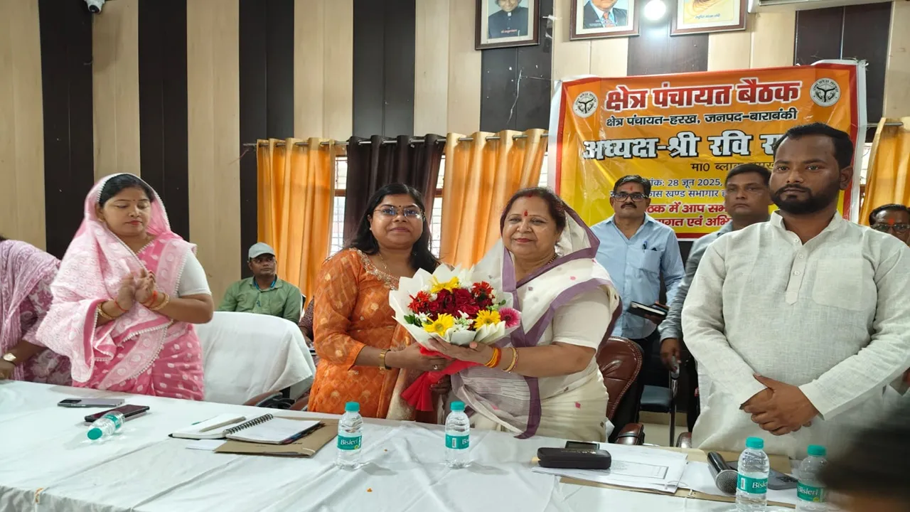 Barabanki News: बिजली, पानी और शिक्षा की समस्याओं पर हुई चर्चा, अधिकारियों ने दिया समाधान का आश्वासन