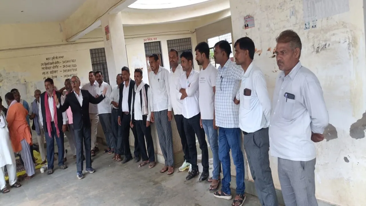 प्रयागराज: अधिवक्ताओं के आक्रोश का नहीं टूट रहा तिलिस्म, कोरांव एसडीएम के खिलाफ 20 वे दिन भी हड़ताल जारी 