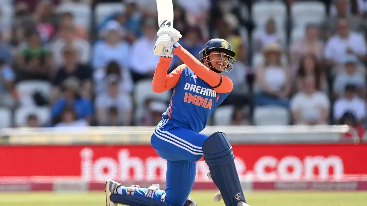 ENGW vs INDW: नॉटिंघम में स्मृति मंधाना ने मचाया गदर, 62 गेंदों में जड़ा पहला टी20 शतक