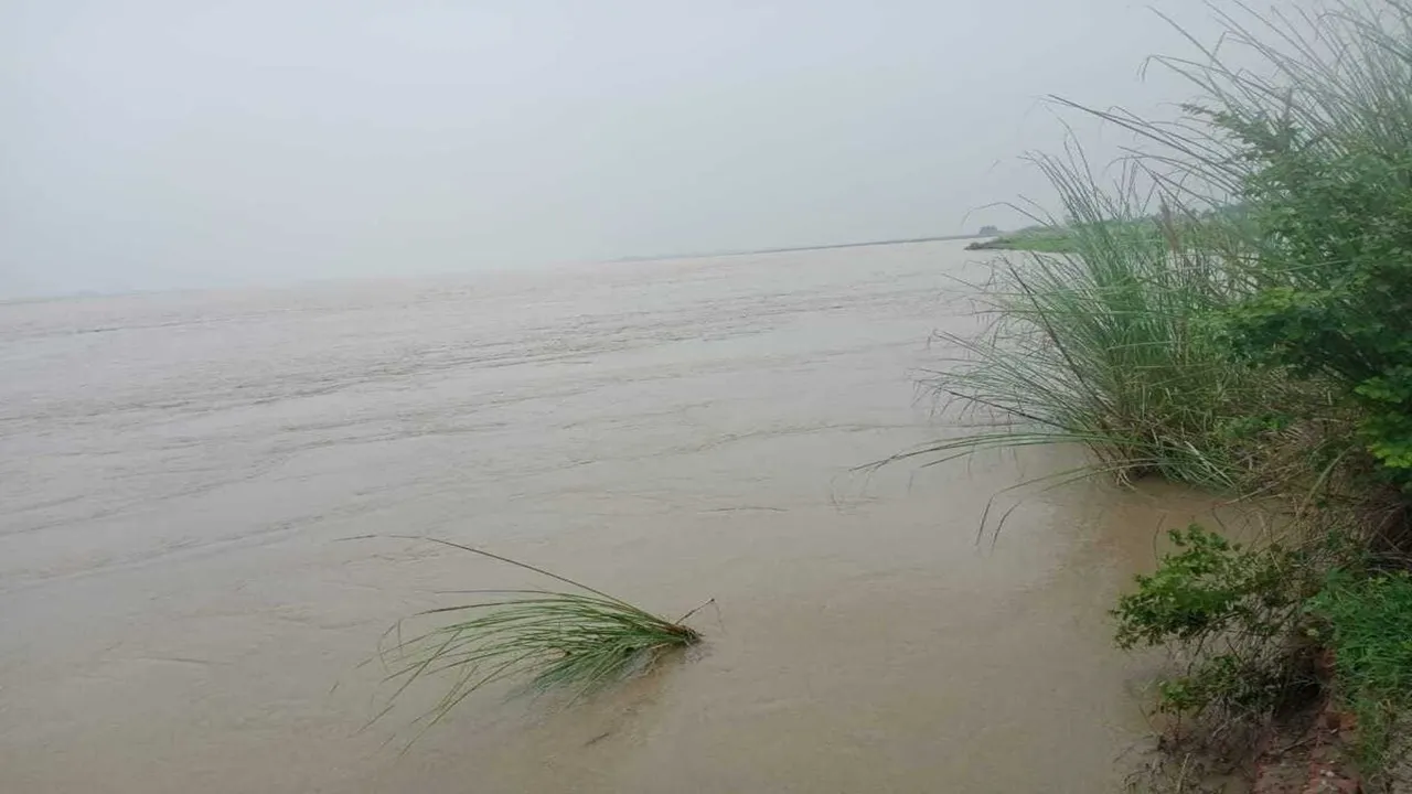बस्ती: सरयू नदी का जलस्तर स्थिर लेकिन एक दर्जन गांवों पर मंडराया कटान का खतरा 
