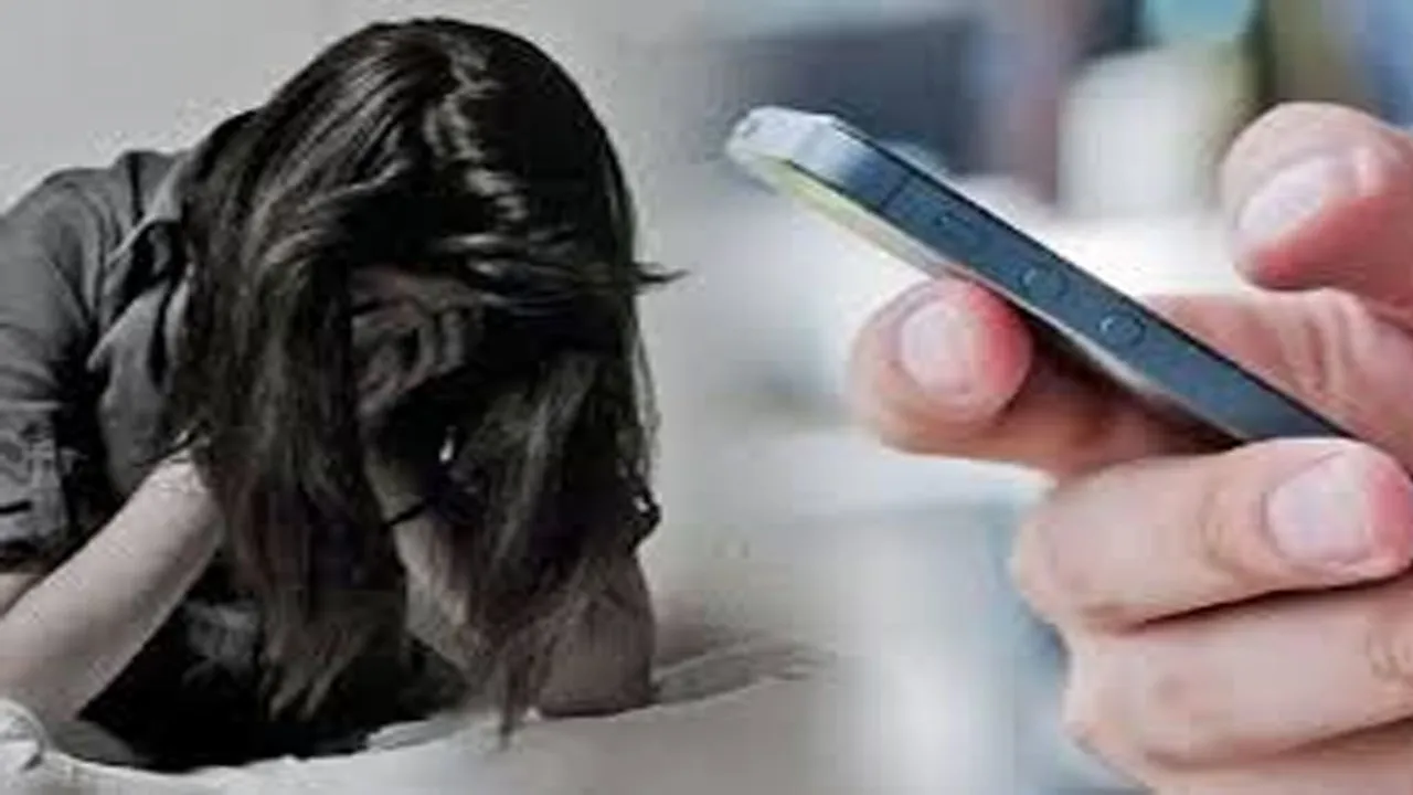 शर्मनाक: छात्रा को मोबाइल पर अश्लील मैसेज भेजने वाला शिक्षक निलंबित, मुकदमा दर्ज