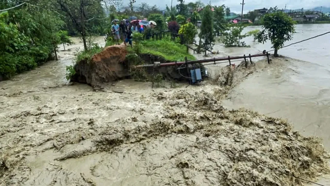 मणिपुर में बारिश से तबाही: कई इलाकों में जलभराव, 883 घर क्षतिग्रस्त, 3802 लोग प्रभावित