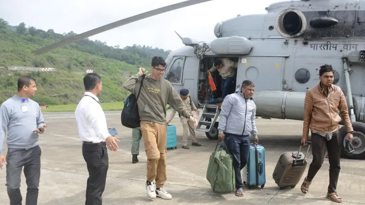   सिक्किम में बचाव अभियान फिर शुरू, 17 और लोगों को किया गया रेस्क्यू, चाटेन में 47 पर्यटक अब भी फंसे 