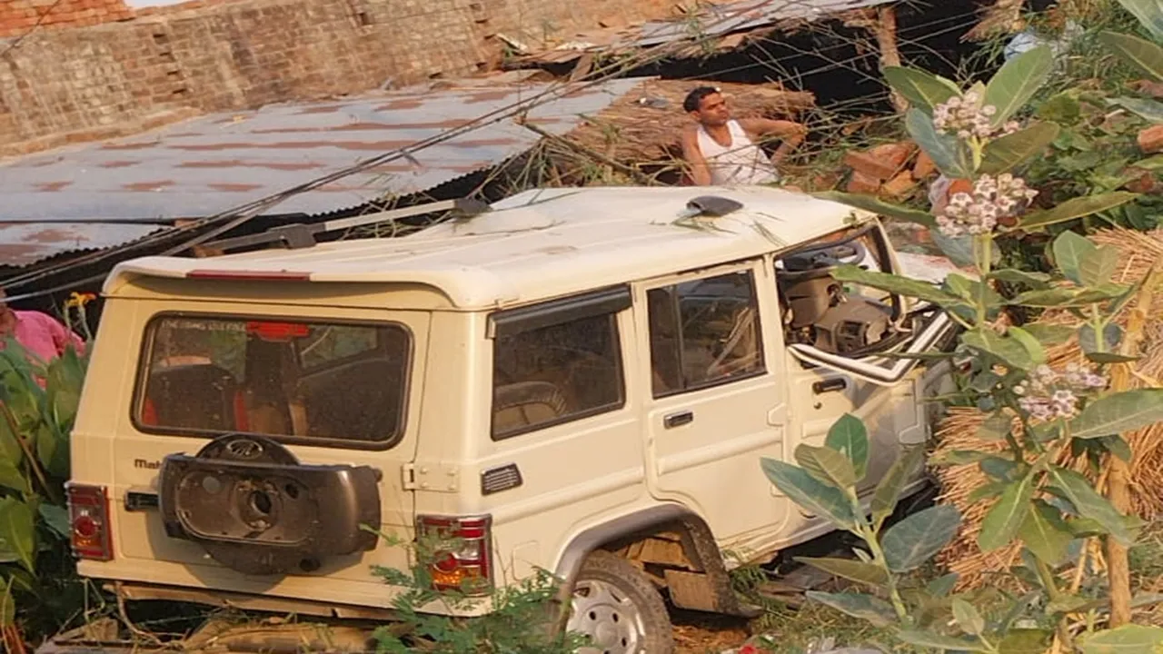 सुलतानपुर: बोलेरो पलटने से दो युवकों की मौत, दो की हालत गंभीर