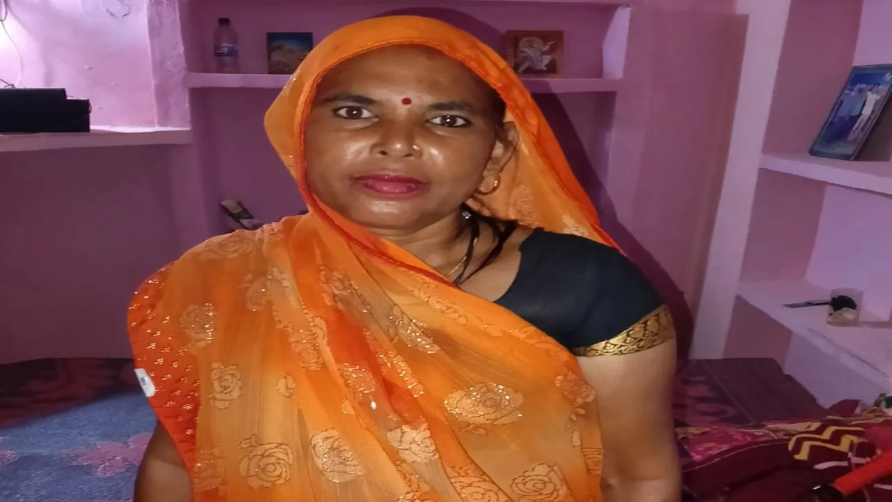 कानपुर: रेलवे क्रासिंग पर ट्रेन की चपेट में आने से महिला की मौत, परिजनों में कोहराम 