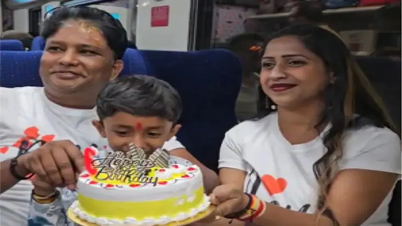  वंदे भारत एक्सप्रेस में  UP  के इस परिवार ने चिनाब पुल पर केक काटकर मनाया बेटे का जन्मदिन, पीएम मोदी को कहा ‘धन्यवाद’