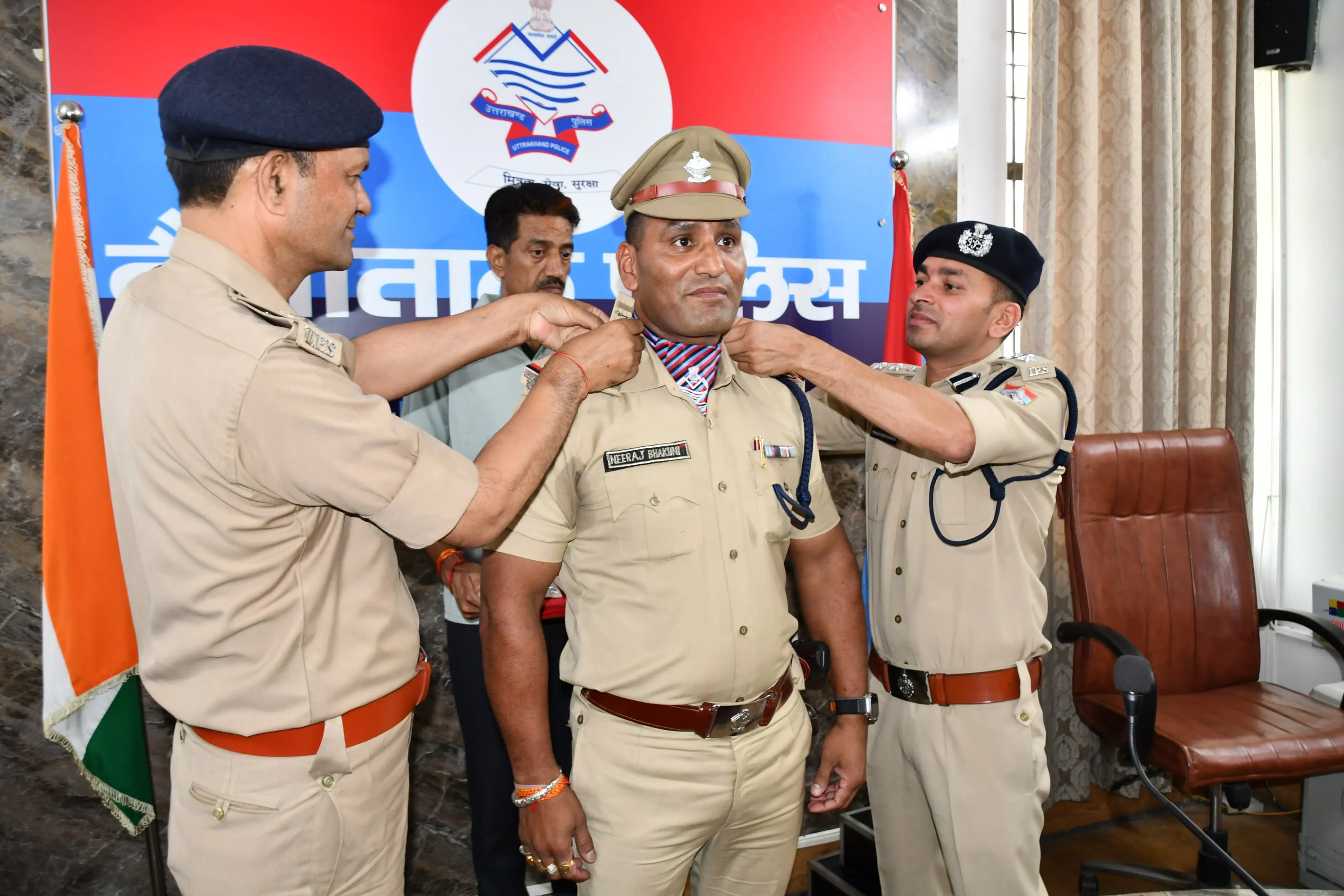 कंधों पर सजे सितारे, इंस्पेक्टर बने नैनीताल के पांच एसआई