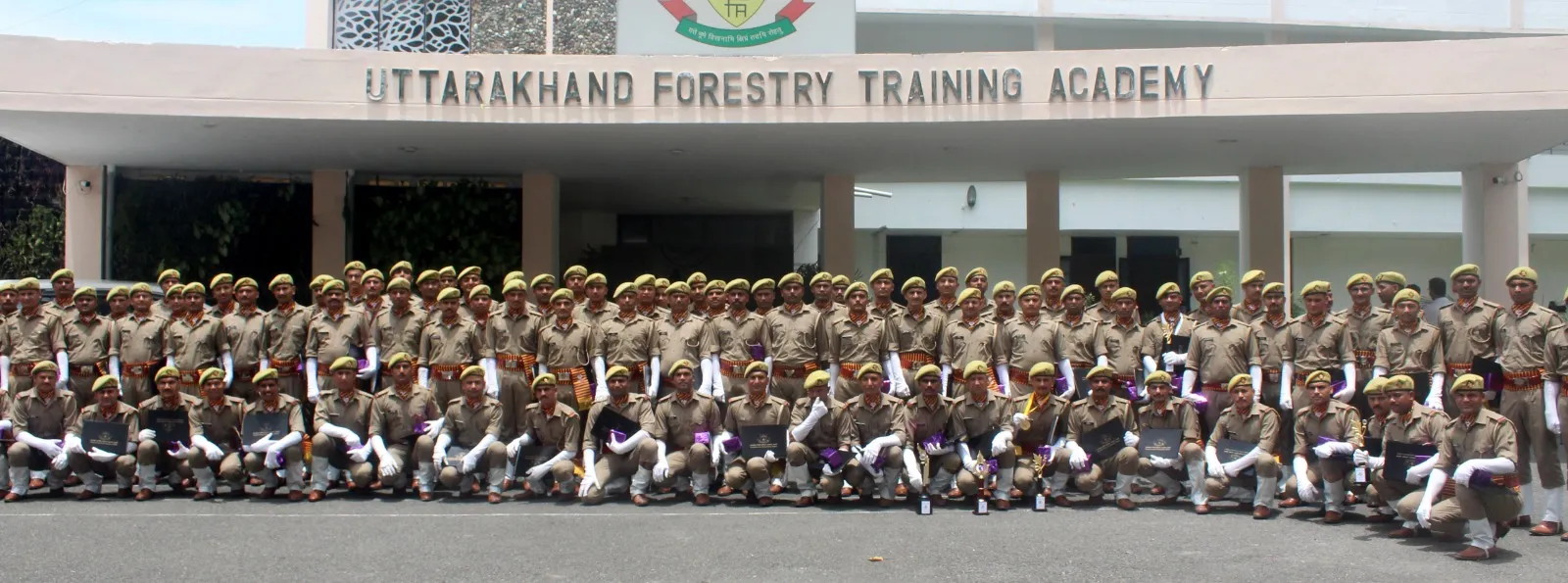 जंगलात को मिले 122 आरक्षी, पासिंग आउट परेड में दिखाया दम    