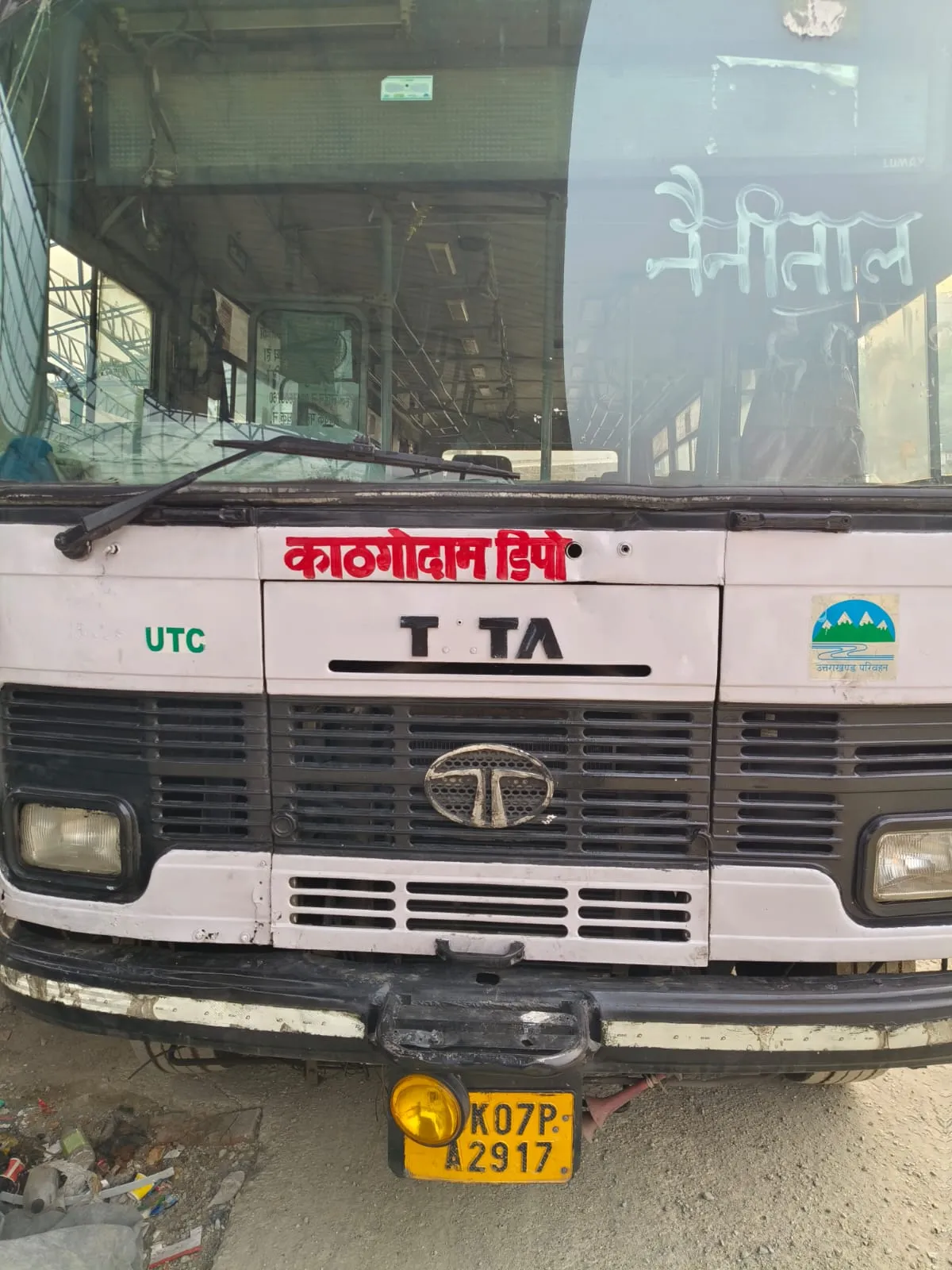 रोडवेज स्टेशन से चली गाड़ी दो गांव में ठप, आफत में आई यात्रियों की जान    