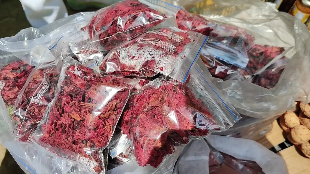 पहाड़ों में खिलने वाला बुरांश, अब अर्थव्यवस्था को खिला रहा 