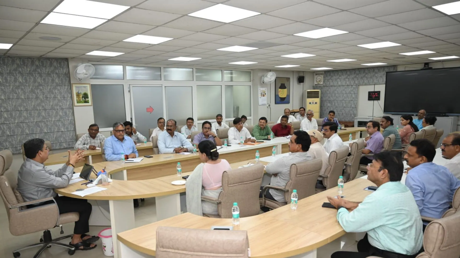 सूर्यनमस्कार में विश्व रिकार्ड कायम करने की तैयारी, अंतरराष्ट्रीय योग दिवस की तैयारियों को लेकर LU में हुई बैठक