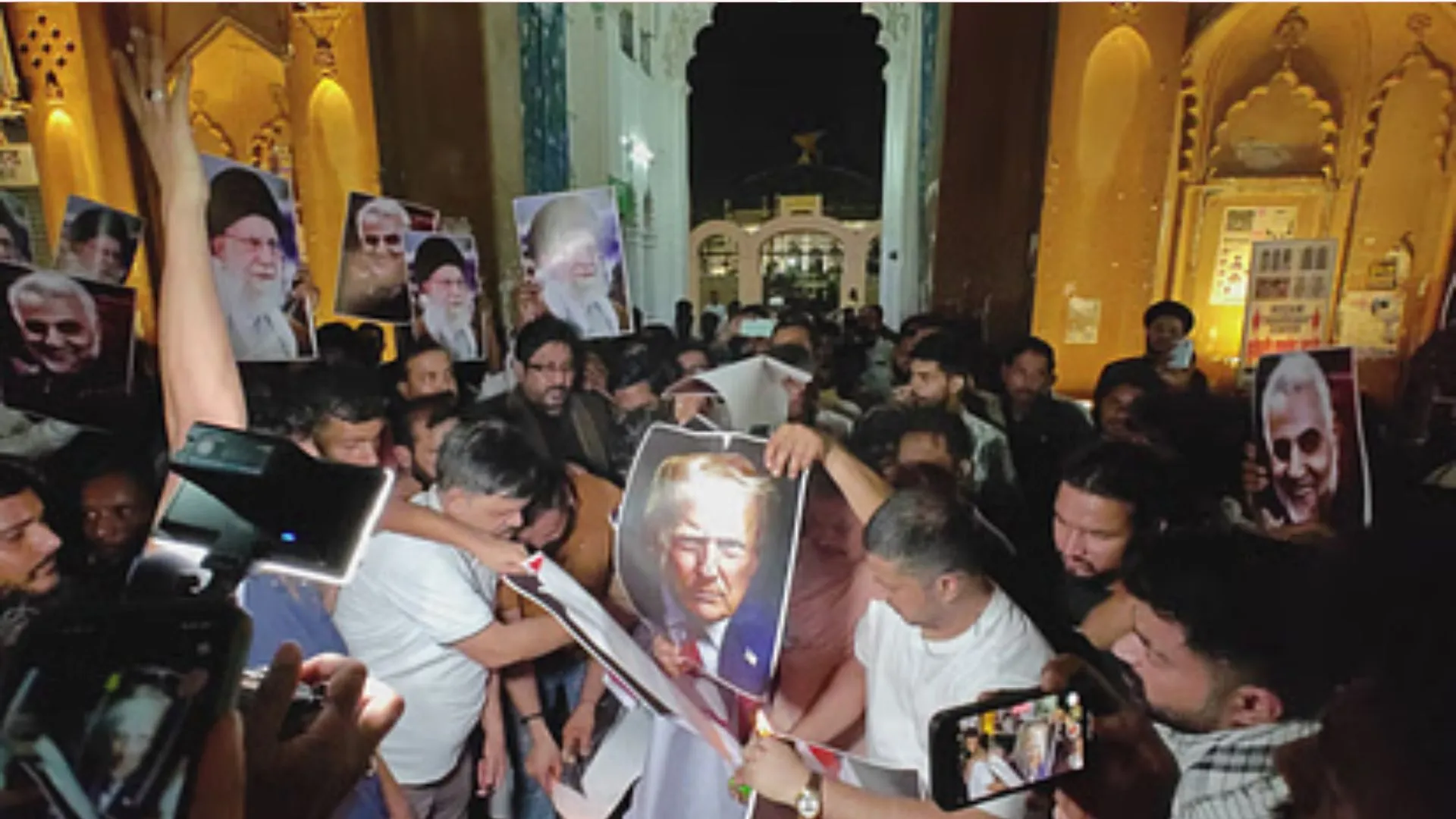 लखनऊ में अमेरिका-इजराइल के खिलाफ प्रदर्शन, मुस्लिम धर्मगुरुओ ने बताया ट्रंप को मानवता के लिए बड़ा ख़तरा