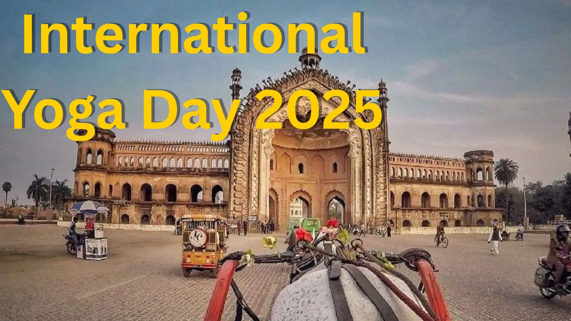 International Yoga Day 2025 : ऐतिहासिक विरासत रूमी दरवाजा बना योग का प्रतीक स्थल, LU के छात्रों ने किया योगाभ्यास