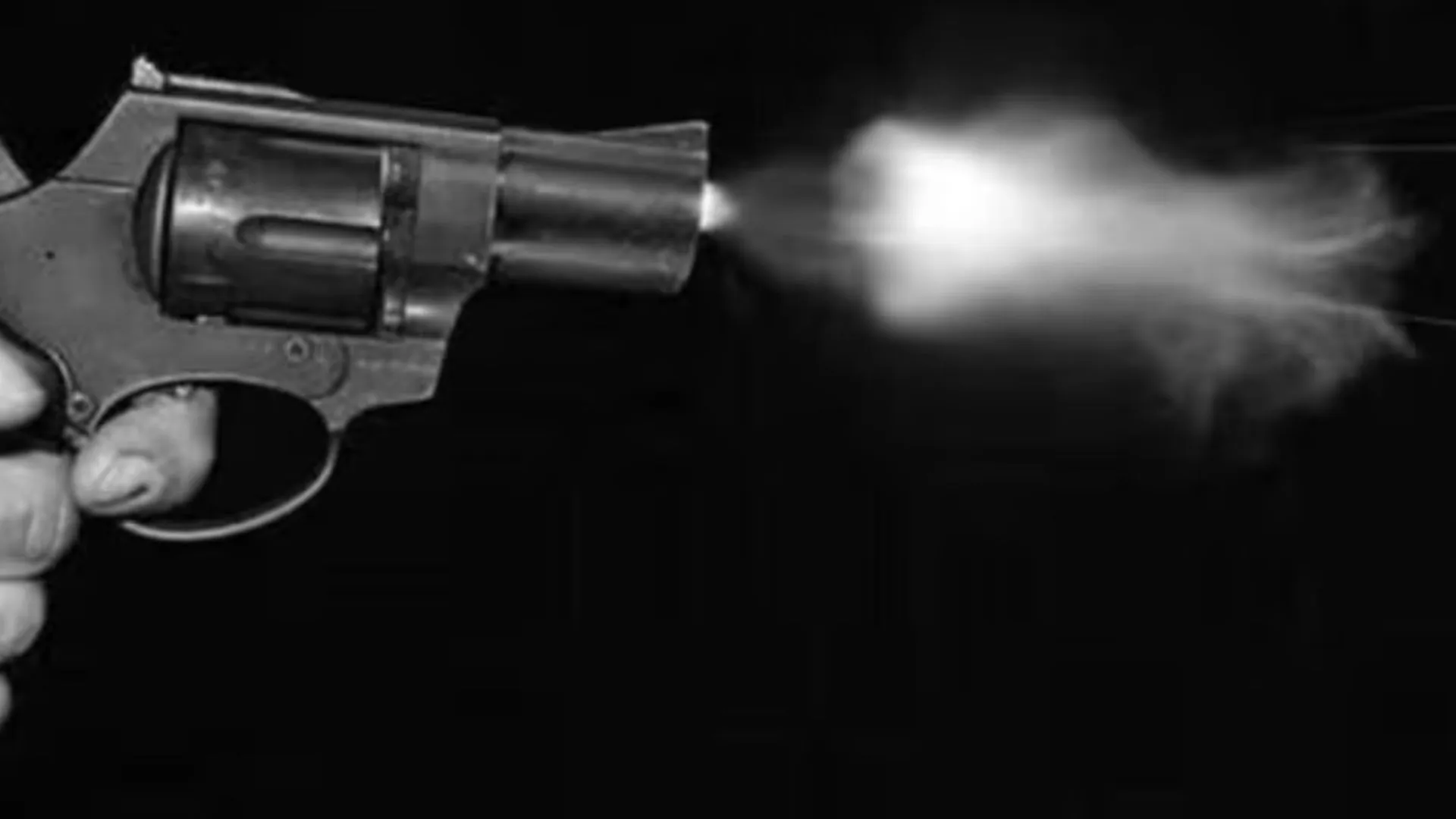 यूपी के प्रतापगढ़ में कार सवार हमलावरों के बीच गोलीबारी, दो युवक घायल 