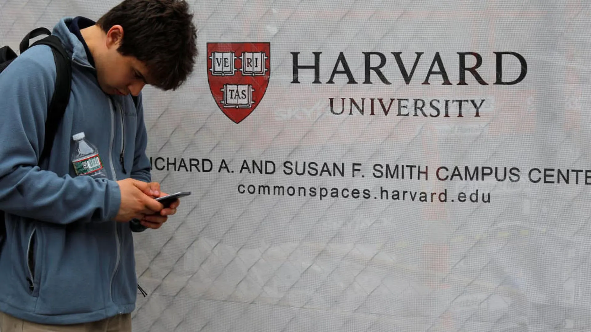 हार्वर्ड बनाम ट्रंप प्रशासन : बीच मजधार में लटका भारतीय छात्रों का भविष्य, वीजा-नौकरी और तनाव बना चुनौती 