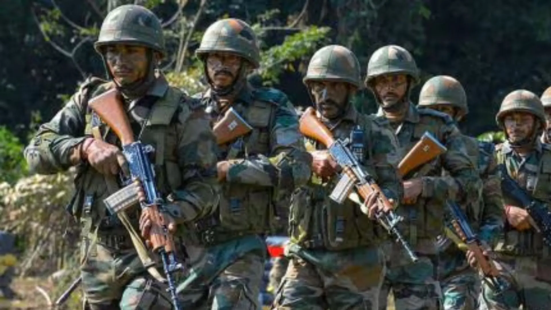 सेना के अधिकारियों और उनके परिवारों को जरुरत से न दिखाएं, बनाए रखें गोपनीयता: रक्षा मंत्रालय ने मीडिया को किया आगाह 